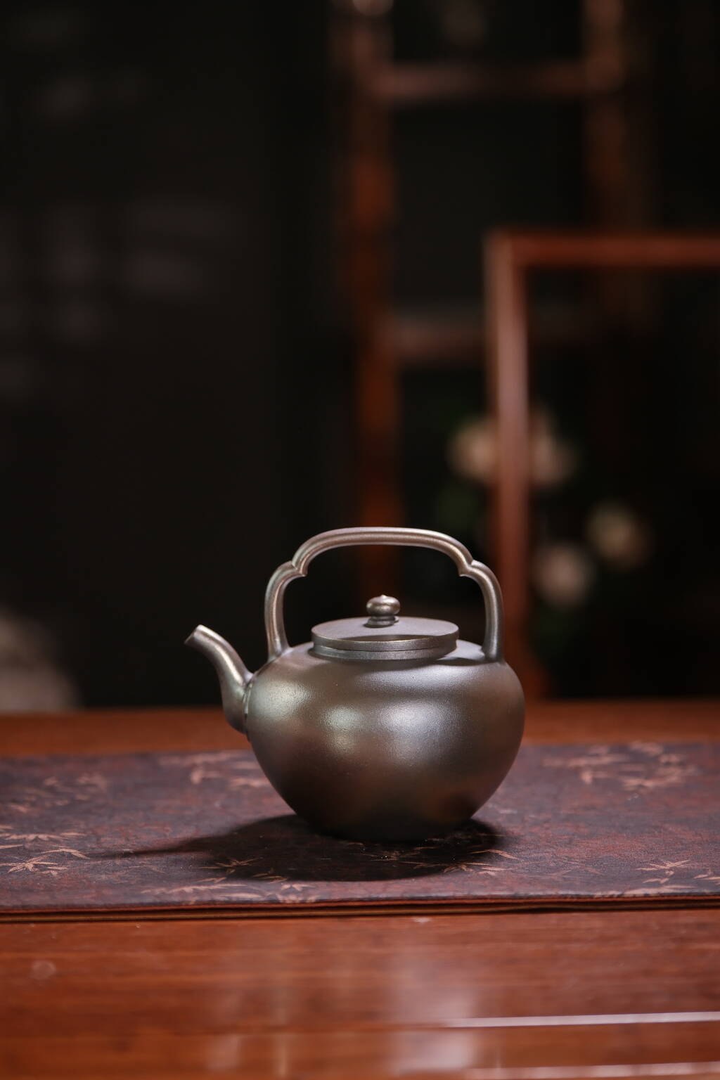 提梁壶细节二